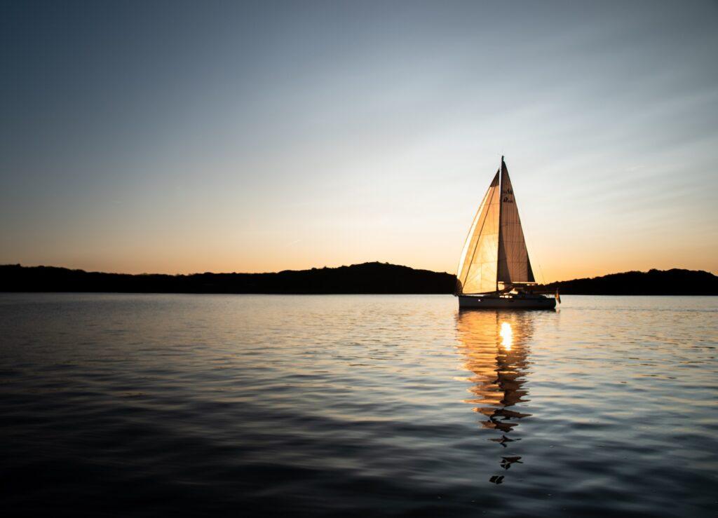 Safety Tips for Sailing in Trailerable Sailboats